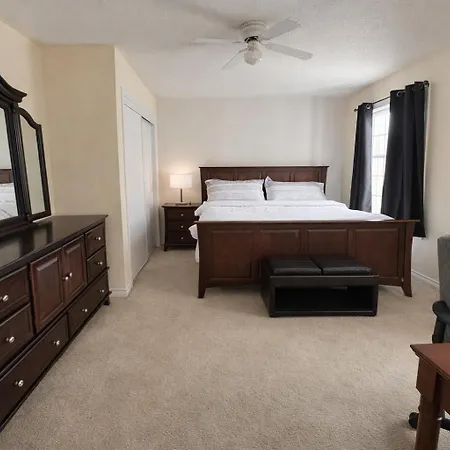 Private King Bedroom With Tv, Workspace, Dresser & Mini Fridge In Brampton Shared Home - 3 Baths, Full Kitchen, Wifi, Laundry & Deck - Near Go Station, Ideal For Work & Couples!-3