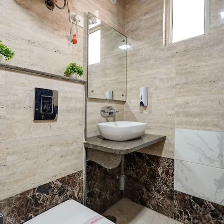 Hotel Rosewood Suites Near Delhi International Airport-2