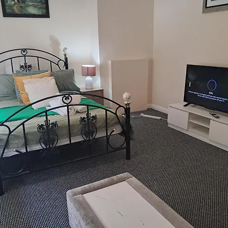 Luxury Birmingham House - Free Wifi & Parking-2