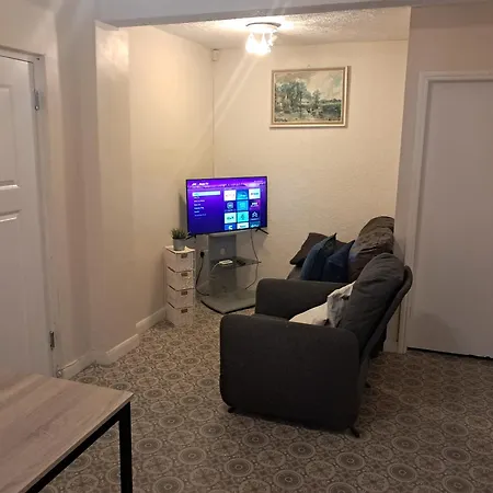 Luxury Birmingham House - Free Wifi & Parking-3