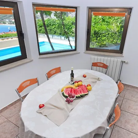 Holiday Home Geraeumiges Ferienhaus In Omis Mit Privatem Pool By Interhome-3