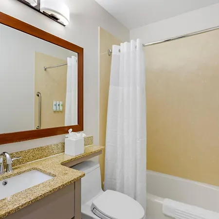 Comfort Inn Staten Island-3