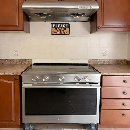 Private King Bedroom With Tv, Workspace, Dresser & Mini Fridge In Brampton Shared Home - 3 Baths, Full Kitchen, Wifi, Laundry & Deck - Near Go Station, Ideal For Work & Couples!-2