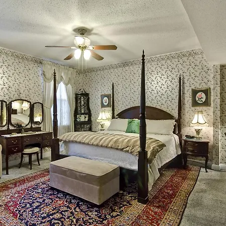 Rose Manor Bed & Breakfast-3