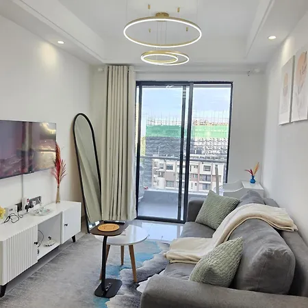 Serene Hideaway, 1 Br- Balcony, Heated Pool, Gym & Walk To Yaya-2