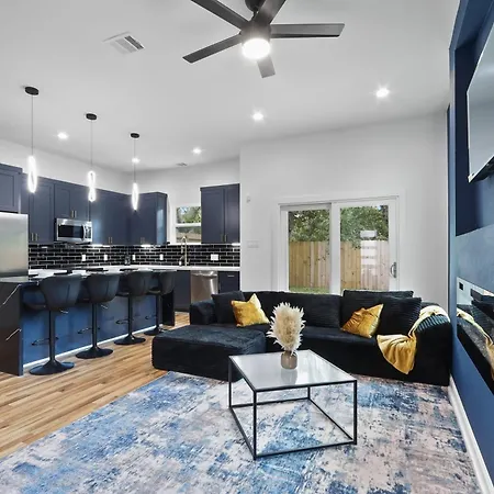 Spacious Family Home Close To Downtown & Med Center-3