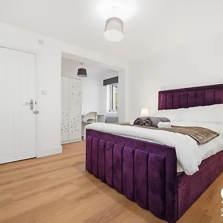 Stylish 2Br Flat By Golden Service Accommodation Holiday Lets Forest Gate-2