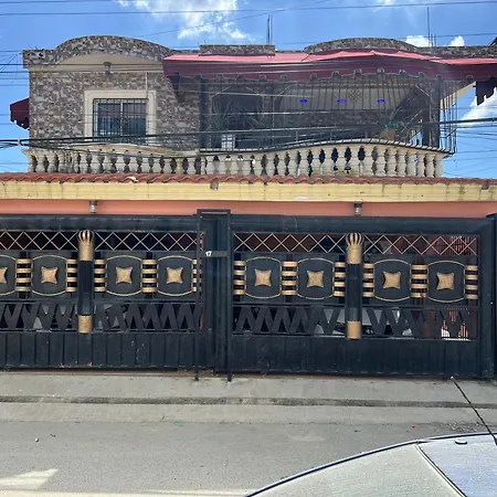 Moderna Casa Cerca Del Aeropuerto Sdq Y De Mi Rent Cars-3