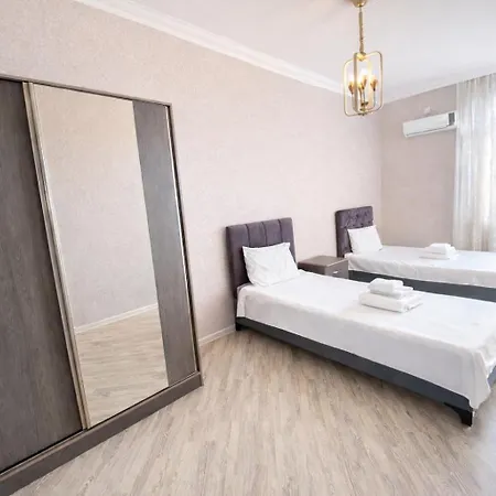 Spacious Central 3 Bedroom Apt By Boulevard, F1 View-2