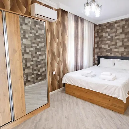 Spacious Central 3 Bedroom Apt By Boulevard, F1 View-3