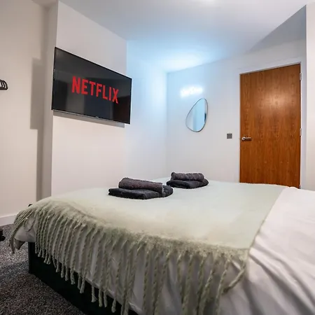 Leeds - Stylish City Stay With River Views - Sleeps 8-3