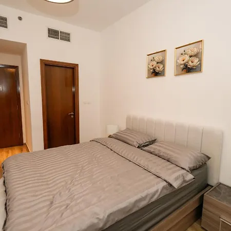 Skyline & Islands View 3Br Luxe Top Floor Noura Tower Business Bay-3