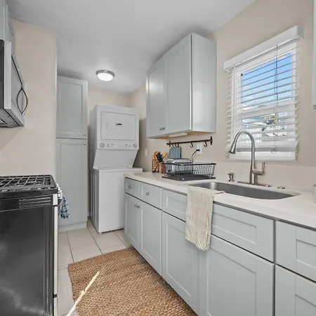 Stylish 1Br Home With Parking Near Zoo & Downtown-2