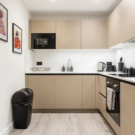 Modern 2Br Fast Wifi Free Parking-3