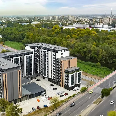 Luxury Apartment With River View & Underground Parking By Flat Mаnager-2