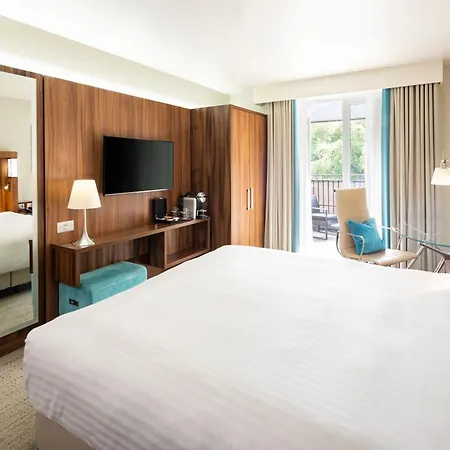 Courtyard By Marriott Edinburgh-3