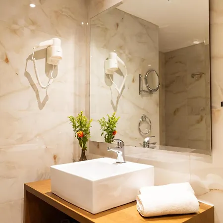 Best Western Plus Embassy Hotel-3