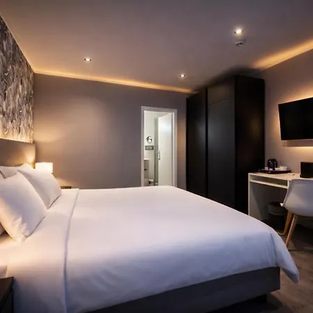 La Reine Hotel & Restaurant-2