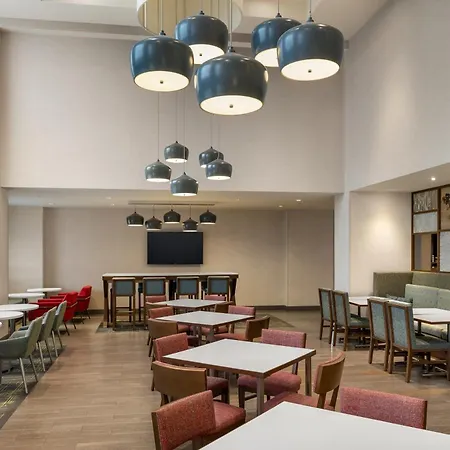 Hampton Inn & Suites Montreal-Dorval-3