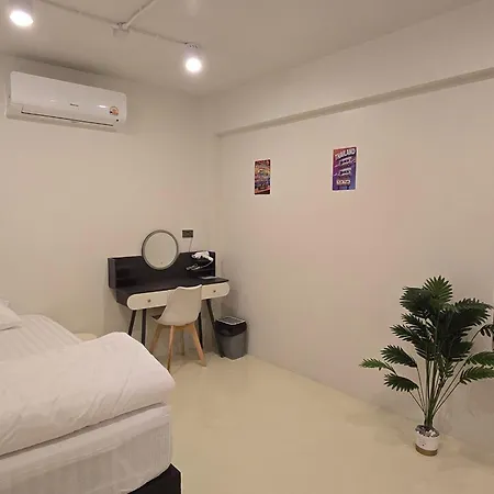 Tuk Tuk Hostel-3
