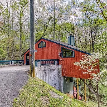 Woods Child Cabin By Beyond Expectation W Hot Tub-2