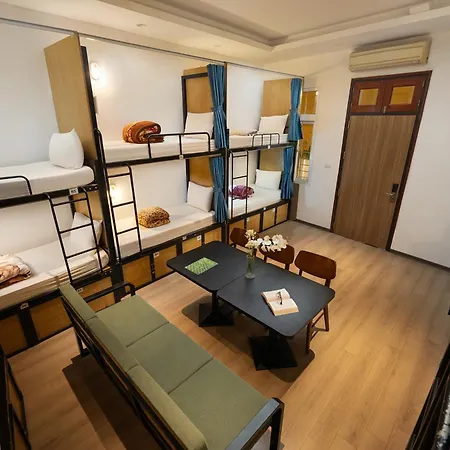 Hanoi Oldtown Nomad Hostel & Pub-3