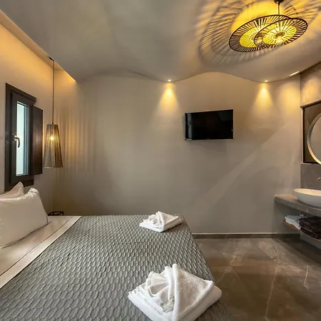 Kudos Suites Firostefani-3