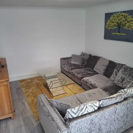 Cosy 2-Bed House In Manchester-3
