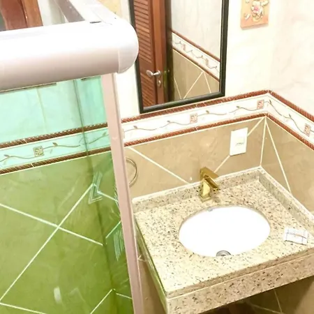 Suite 102 Com Tv E Banheiro Privativo-3