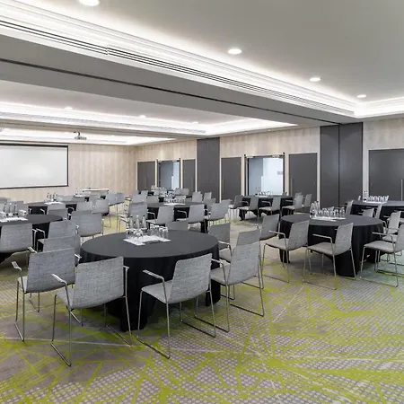 Hilton London Heathrow Airport-3