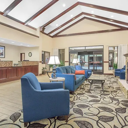 Ramada By Wyndham Denver International Airport-3