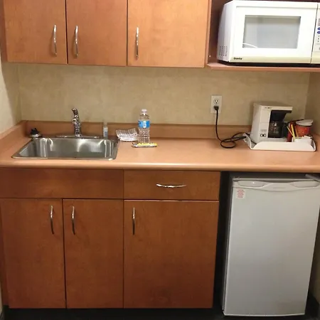 Rosslyn Inn & Suites-2