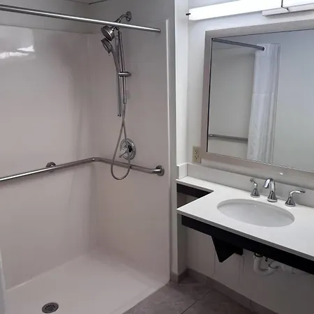 La Quinta Inn & Suites By Wyndham Downtown Asheville-2