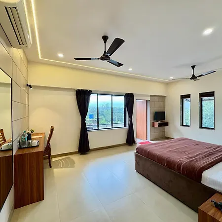 Girivihar Holiday Club - Pure Veg-3