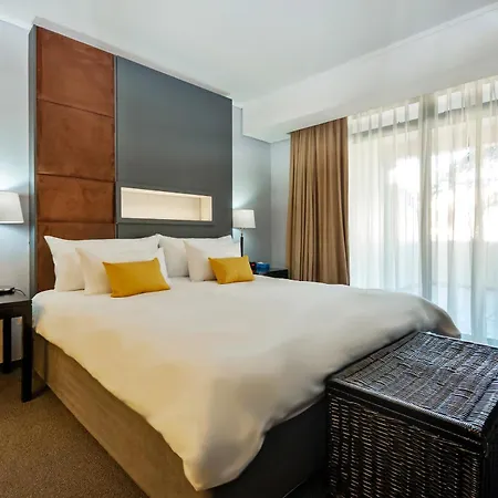 Island Club Hotel & Apartments-3