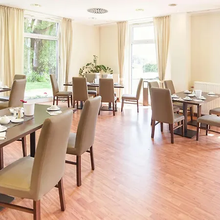 Hotel Am Schloss Koepenick By Golden Tulip-3