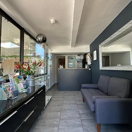 Hotel Eden Cassis - Centre-Ville- Piscine Chauffee, Jacuzzi Et Sauna - Parking Prive-2