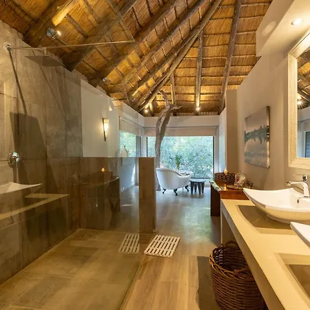 Karongwe - River Safari Lodge-3