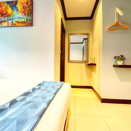 Hallo Patong Hotel - Rooftop Pool - Stunning Mountain Views & Otop Market-2
