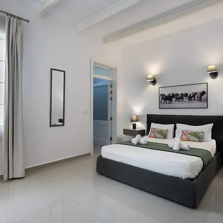 Four Bedroom Typical Maltese Townhouse - One Minute Away From The Seafront-3