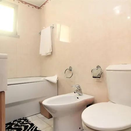 Yellow Apartment T1-2
