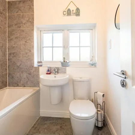 Spacious 4-Bedroom Home In Moston, Manchester-2