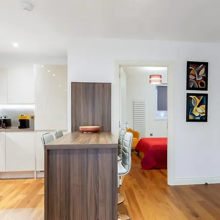 Modern And Large Oasis Flat In Camden With Patio-2