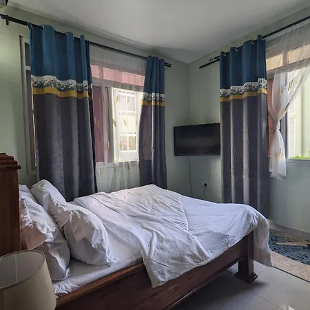 Zanzi Modern 2 Bed Apartment Gf-2