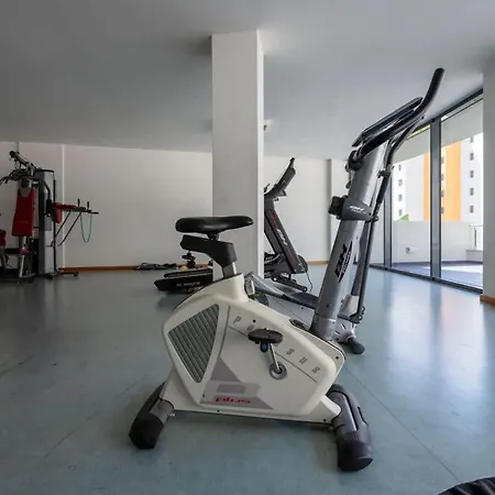 Sky View - Spacious Stay With Pool & Gym-3