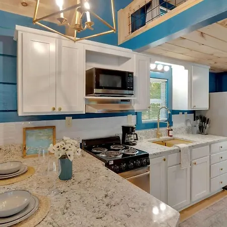 Pops Cabin Lookout Mountain Luxury Tiny Home-2