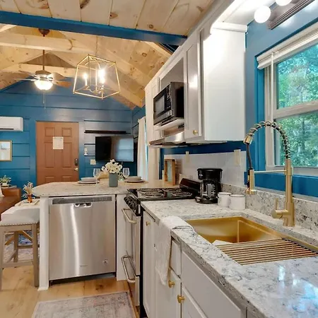 Pops Cabin Lookout Mountain Luxury Tiny Home-3