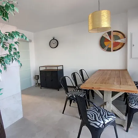Villasroyale Leon - Heated Pool And Barrier Free Access-3