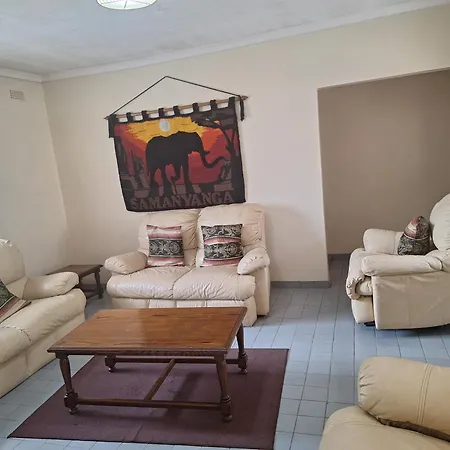 Ashley'S 2 Bedroomed Guest Cottage-3
