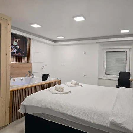 Jacuzzi & Sauna Room-2